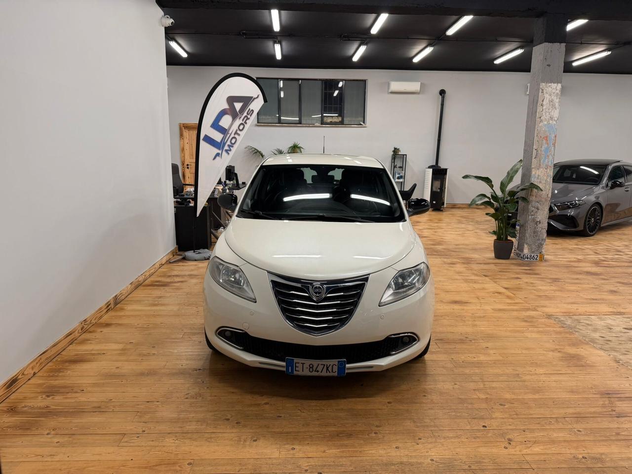 Lancia Ypsilon 0.9 TwinAir 85 CV 5 porte S&S DFN Platinum GPL