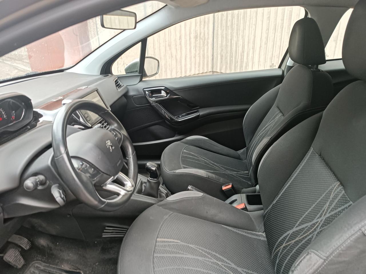 208 1.2 VTi 82 CV 3 p allure cinghia di distribuzione e tagliando appena eseguiti
