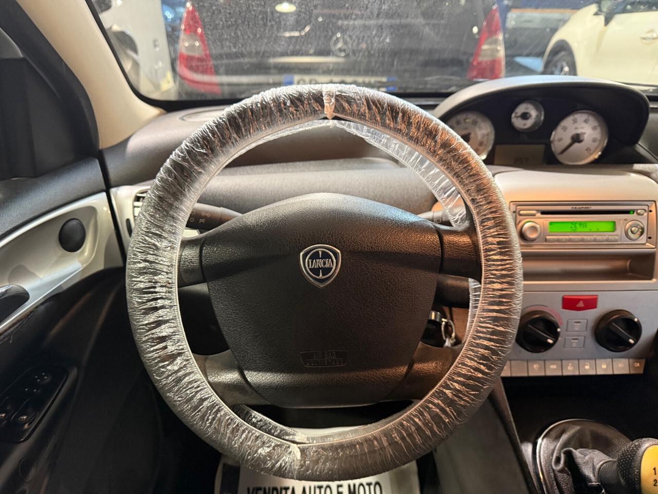 Lancia Ypsilon 1.3 MJT 75 CV Unyca