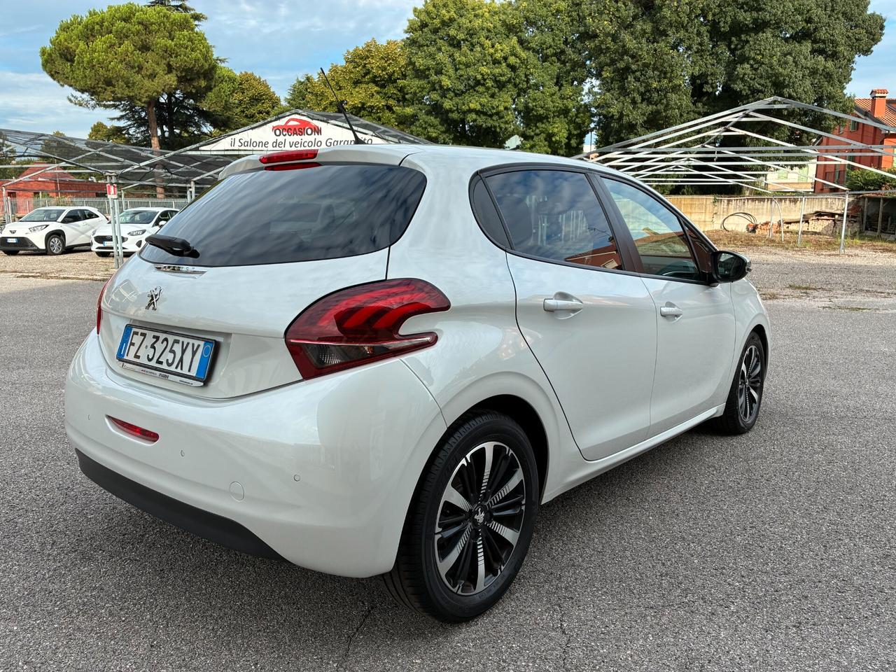 Peugeot 208 BlueHDi 100 S&S Signature