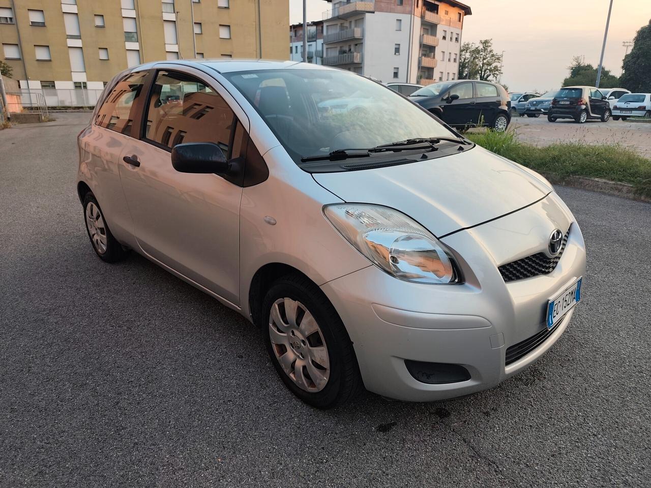 Toyota Yaris 1.0 benzina euro 4 neopatentati