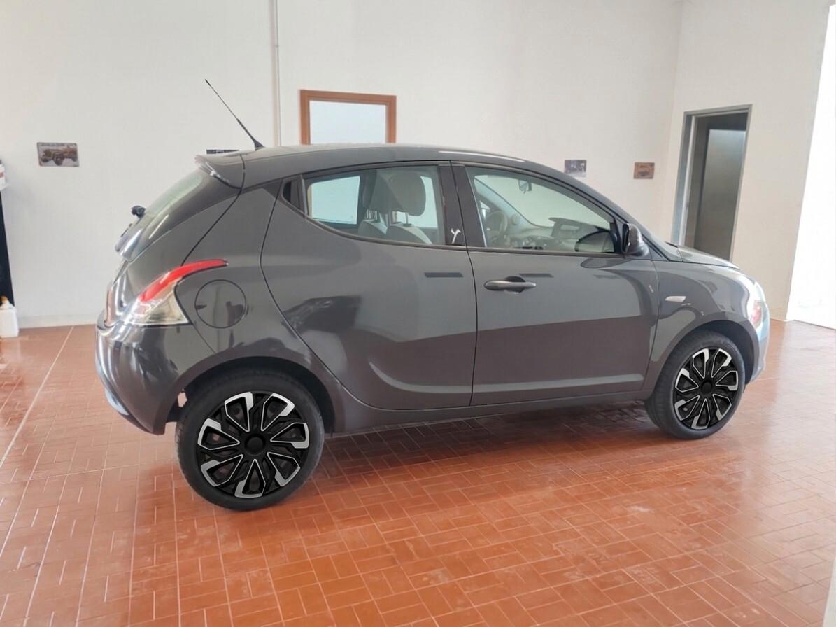 Lancia Ypsilon 0.9 turbo TwinAir 5 porte Metano 2015