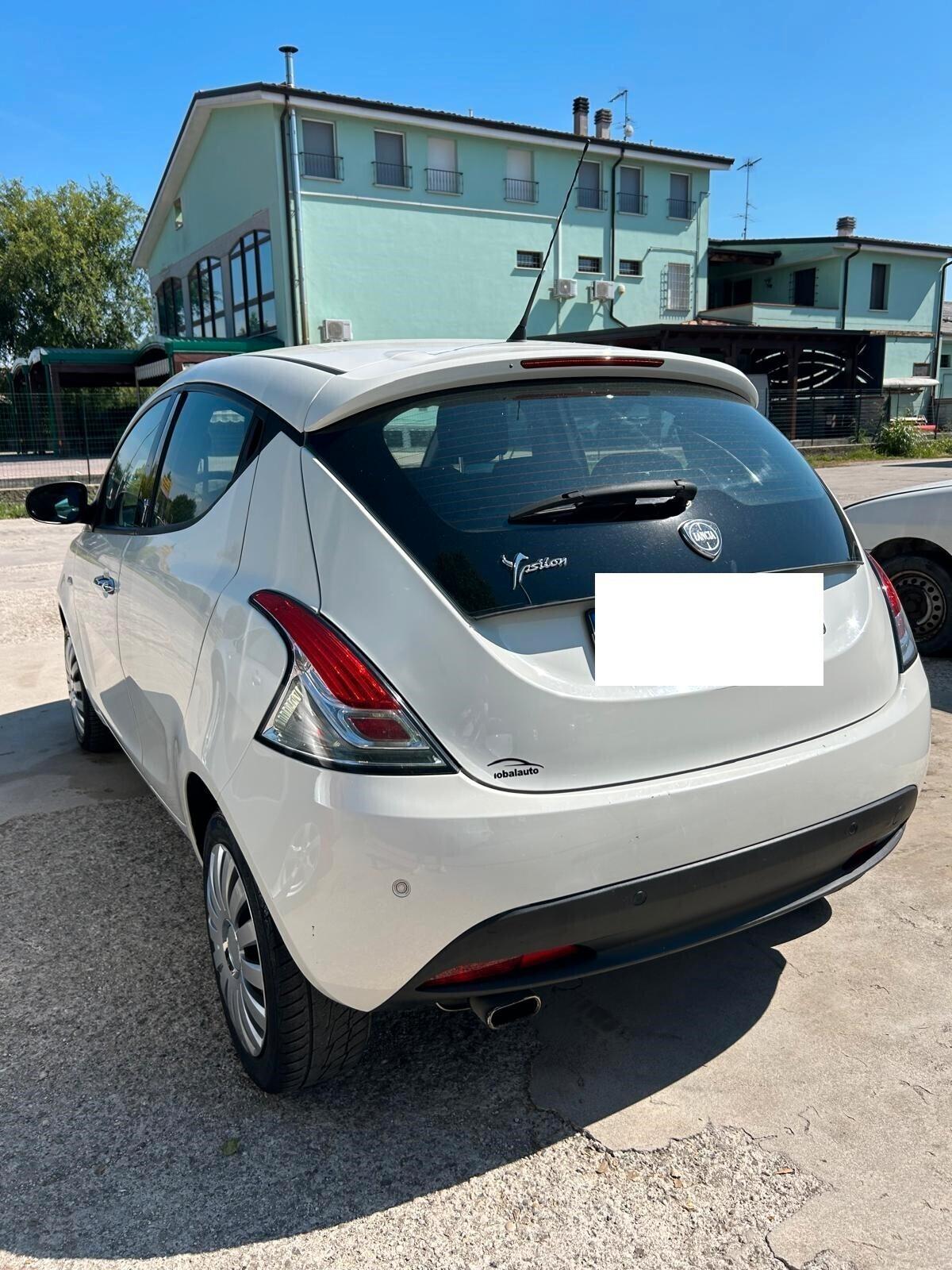 Lancia Ypsilon 1.3 MJT 16V 95 CV 5 porte S&S Elle ok neo patentati