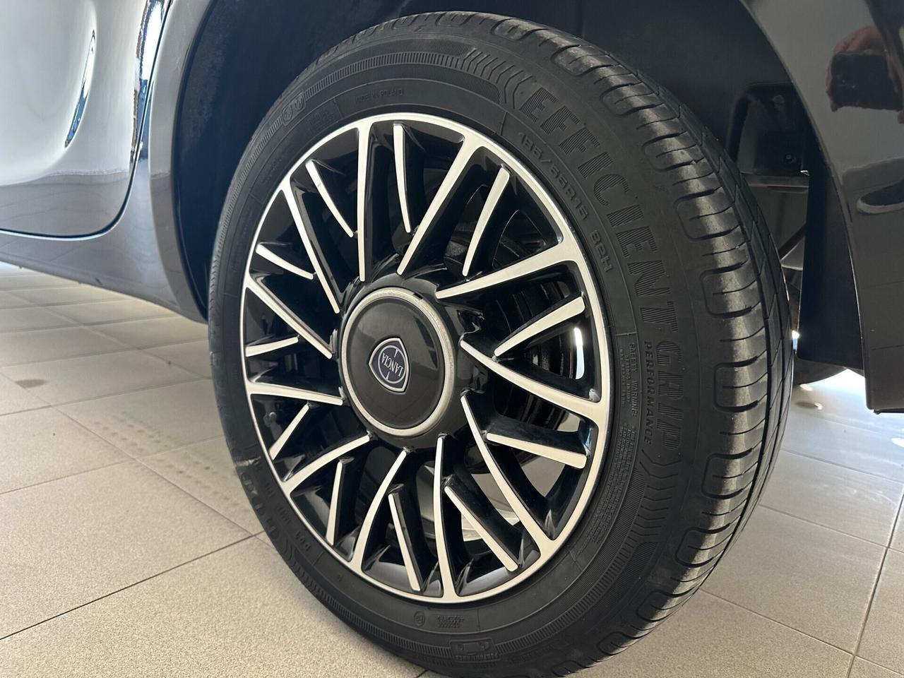 Lancia Ypsilon 1.0 FireFly 5 porte S&S Hybrid Platino 2024