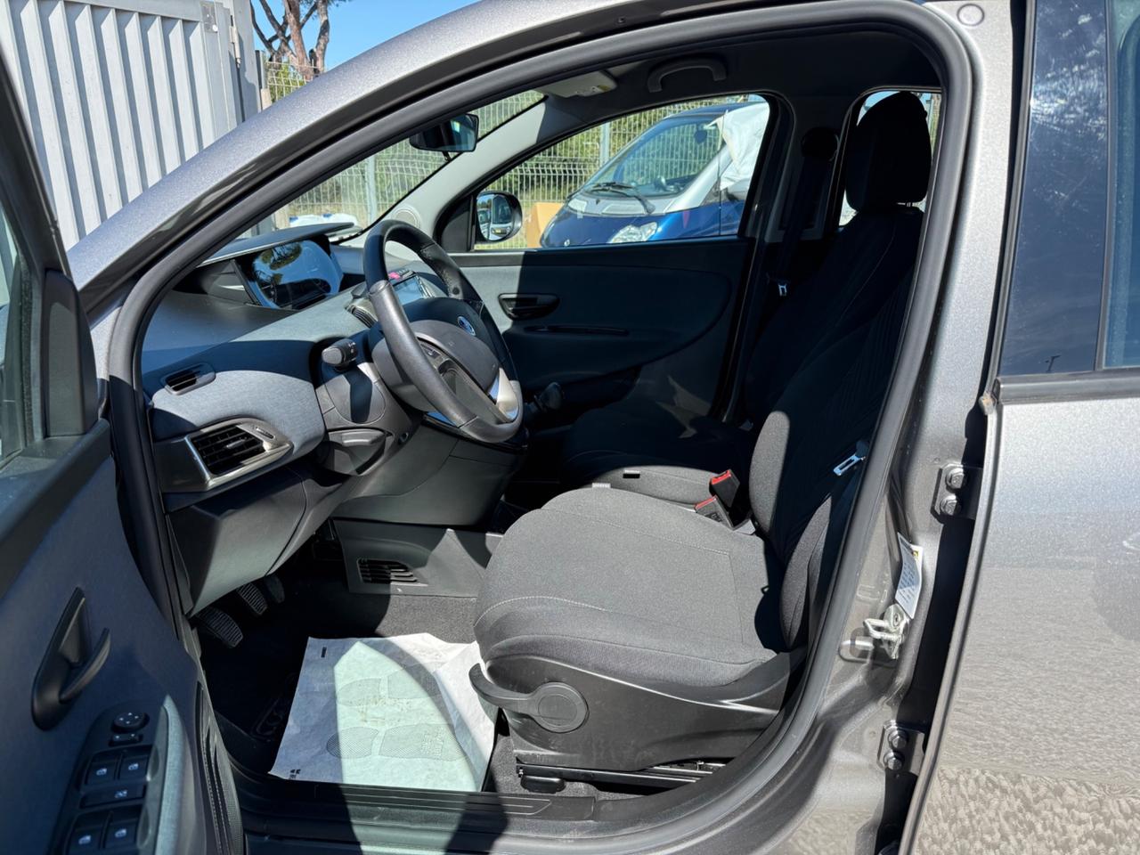 Lancia Ypsilon 1.0 FireFly 5 porte S&S Hybrid Ecochic Gold