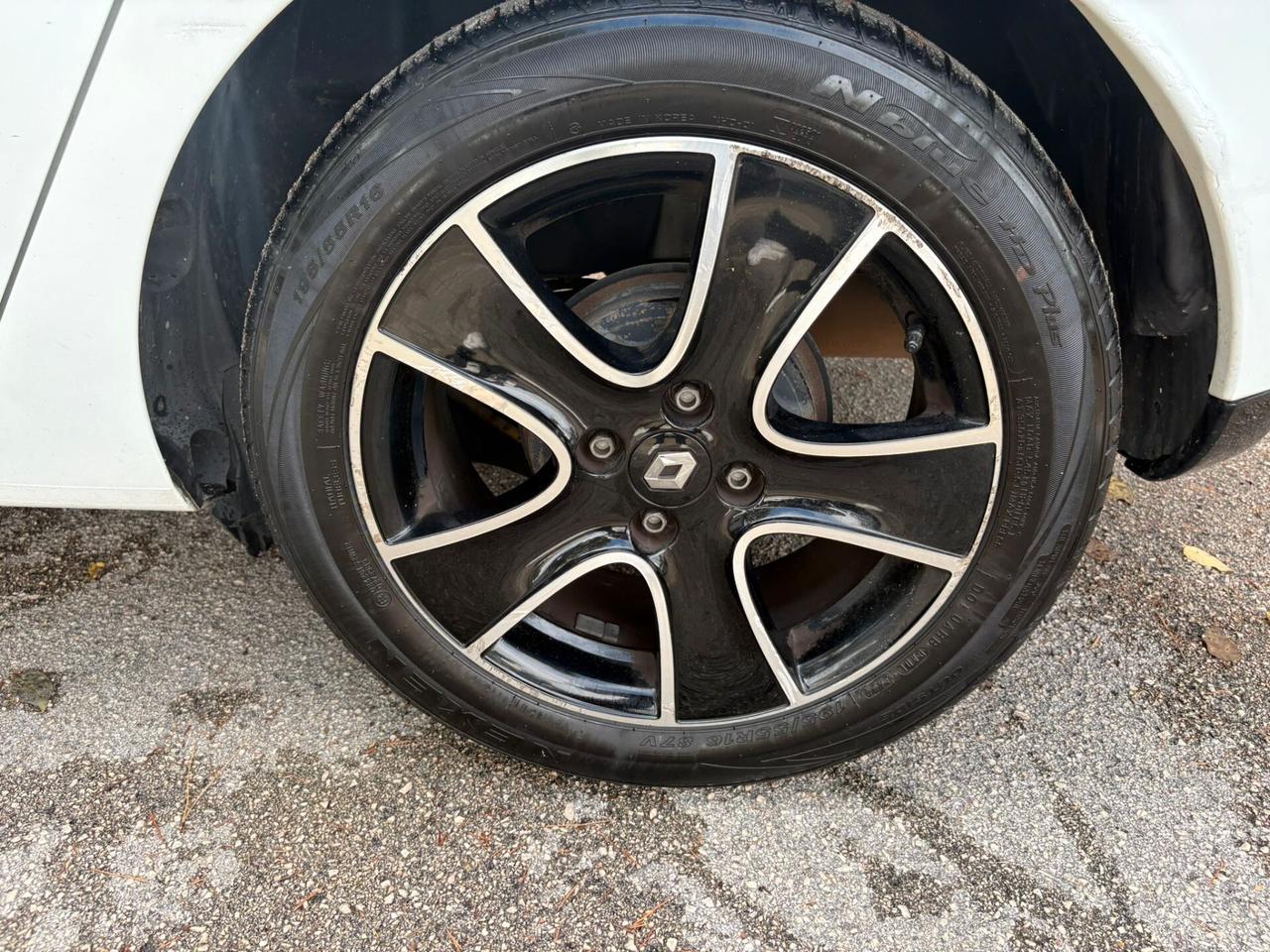 RENAULT CLIO 1.2 Live - 2014