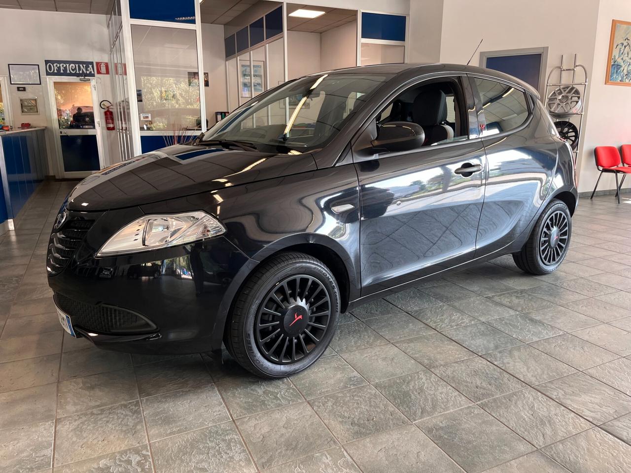 Lancia Ypsilon 1.2 69 CV 5 porte Gold