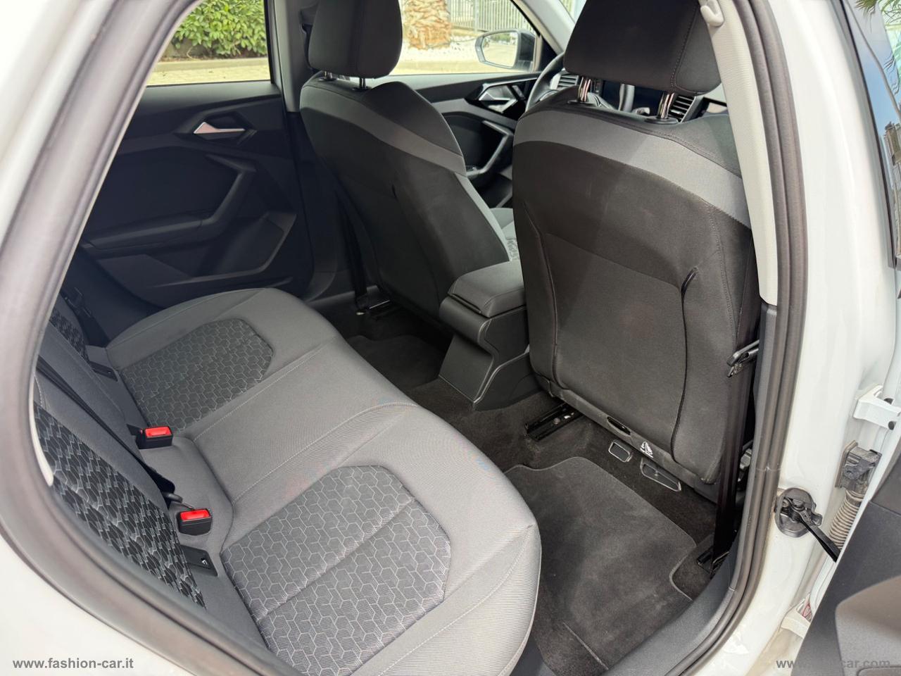 AUDI A1 SPB 30 TFSI Identity Black / S line edition