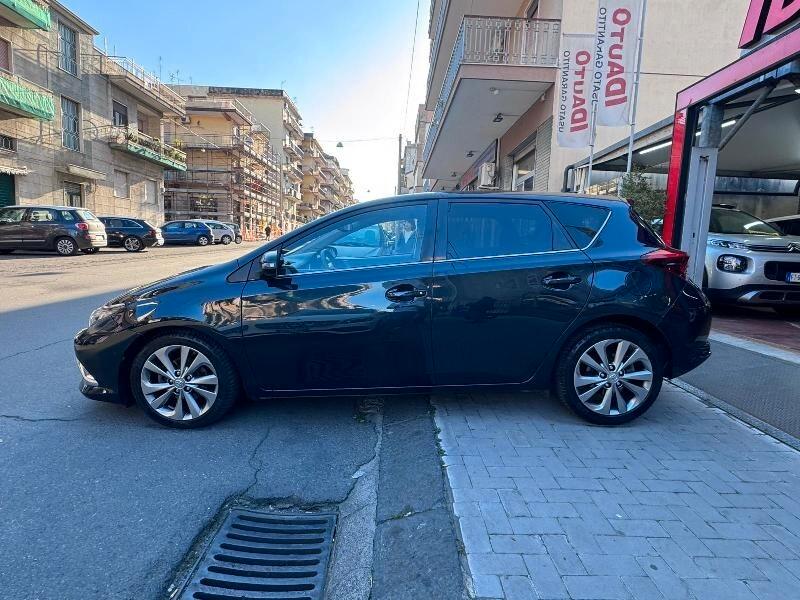 Toyota Auris 1.6 D-4D Lounge