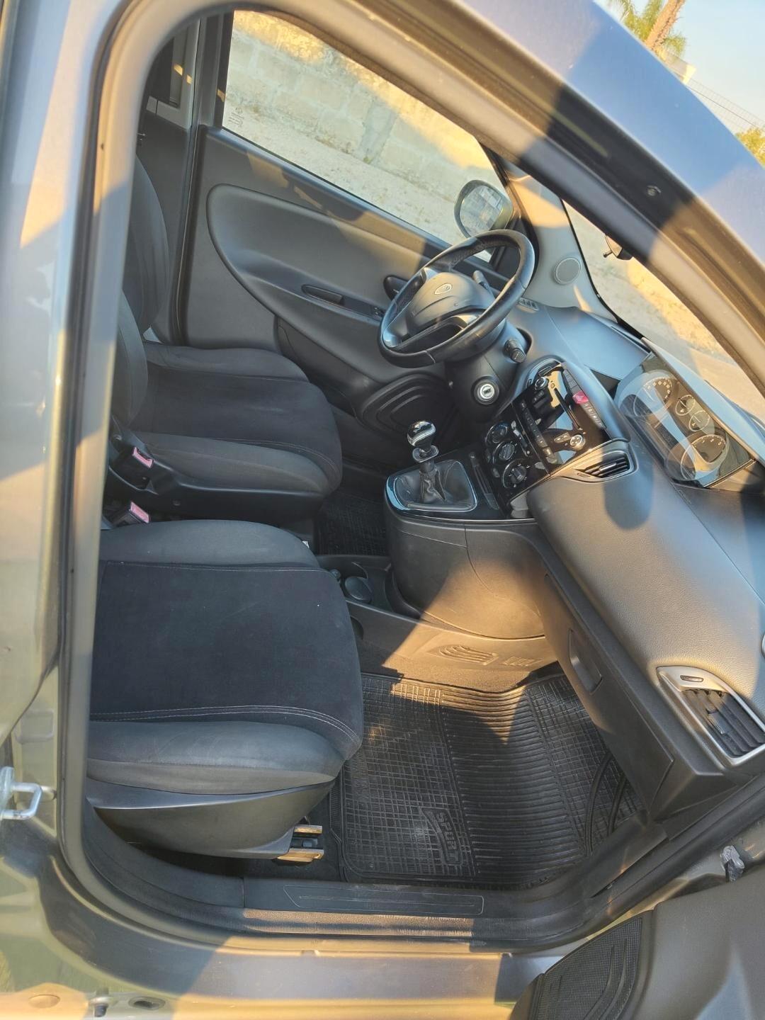 Lancia Ypsilon 1.2 69 CV Platinum