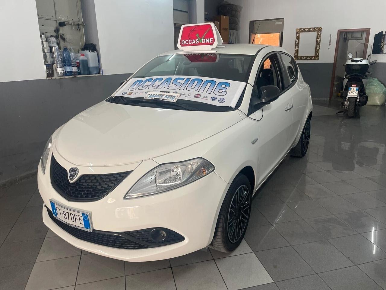 Lancia Ypsilon 1.2 69 CV 5 porte S&S Platinum