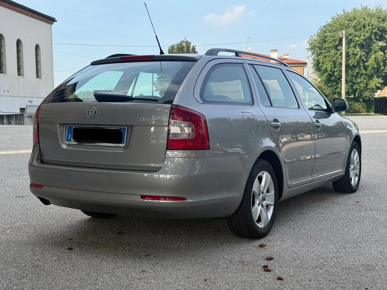 Skoda Octavia 1.6 TDI CR F.AP. DSG Wagon Elegance
