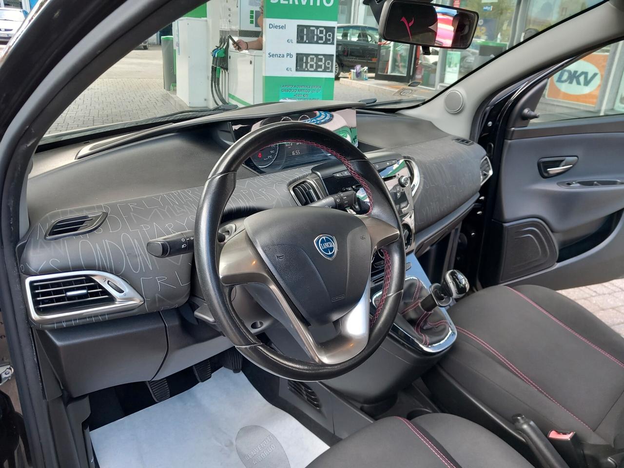 Lancia Ypsilon 1.2 EURO 6 Platinum