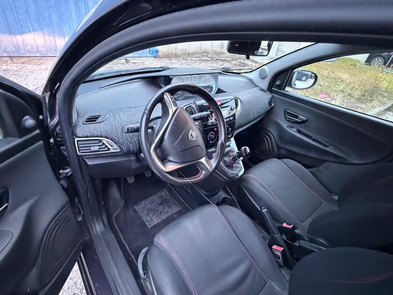 Lancia Ypsilon 1.2 69 CV Unyca