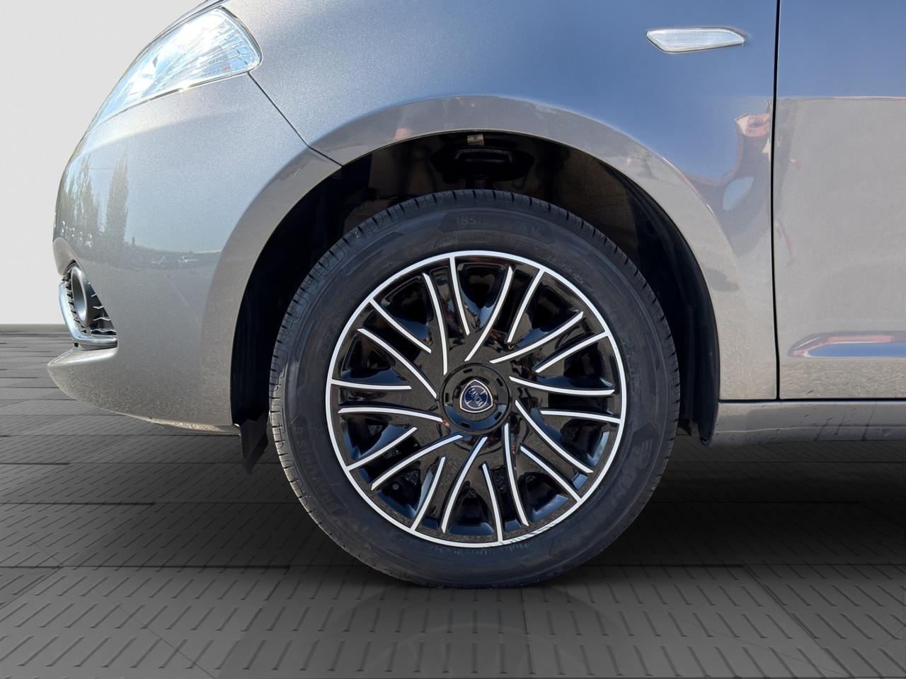 LANCIA Ypsilon 3ª serie Ypsilon 1.2 69 CV 5 porte S&S Gold