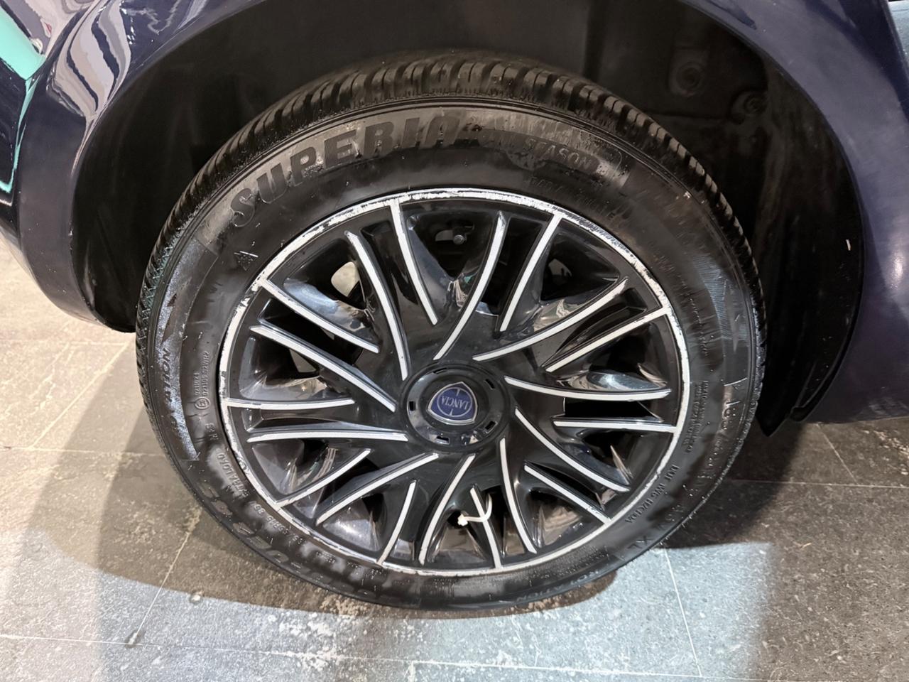 Lancia Ypsilon 1.2 69 CV 5 porte S&S Gold