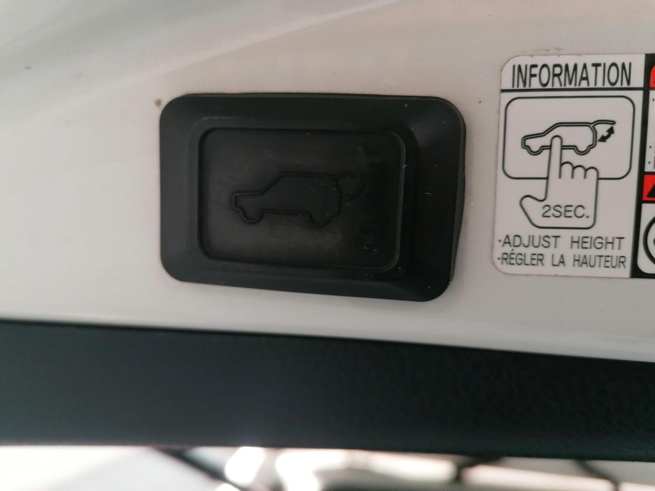 Toyota RAV 4 RAV4 2.0 D-4D 4WD Lounge White Ed.