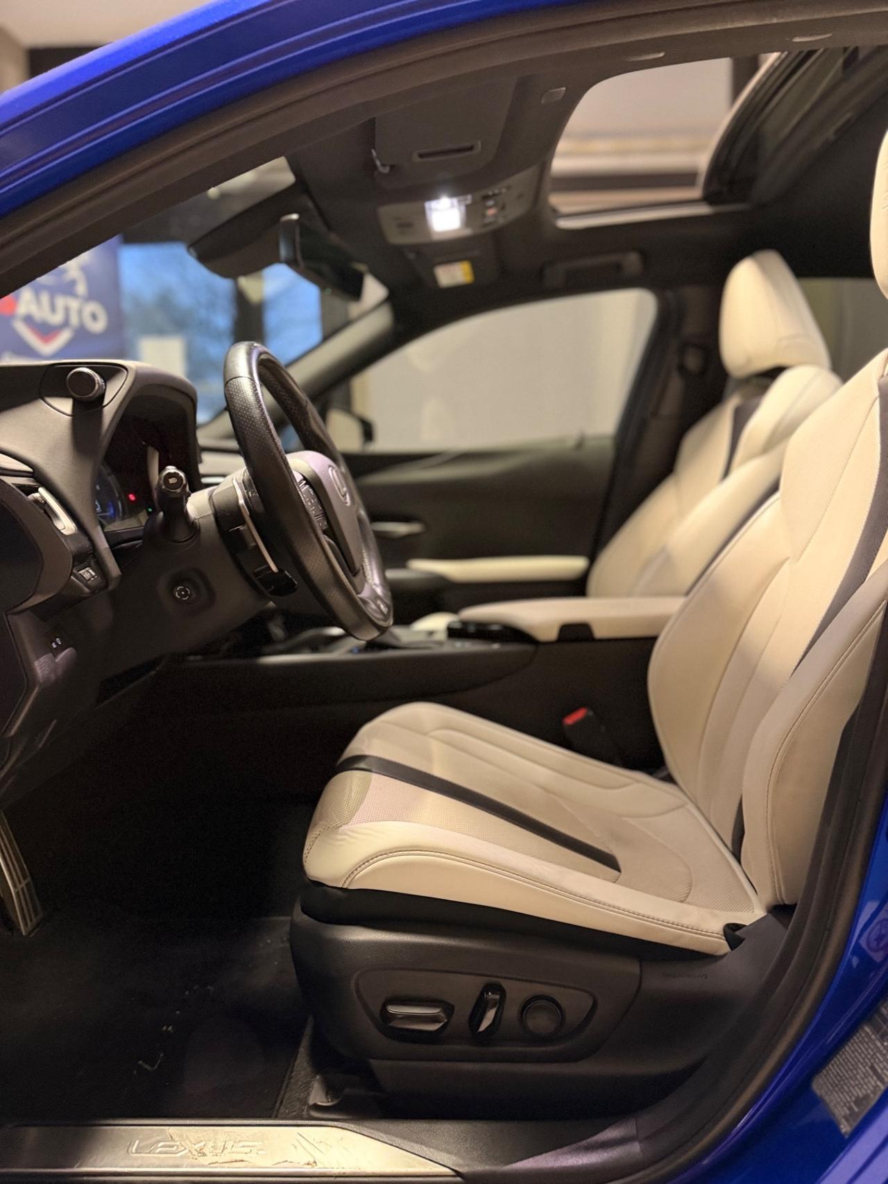 Lexus UX Hybrid 4WD F Sport