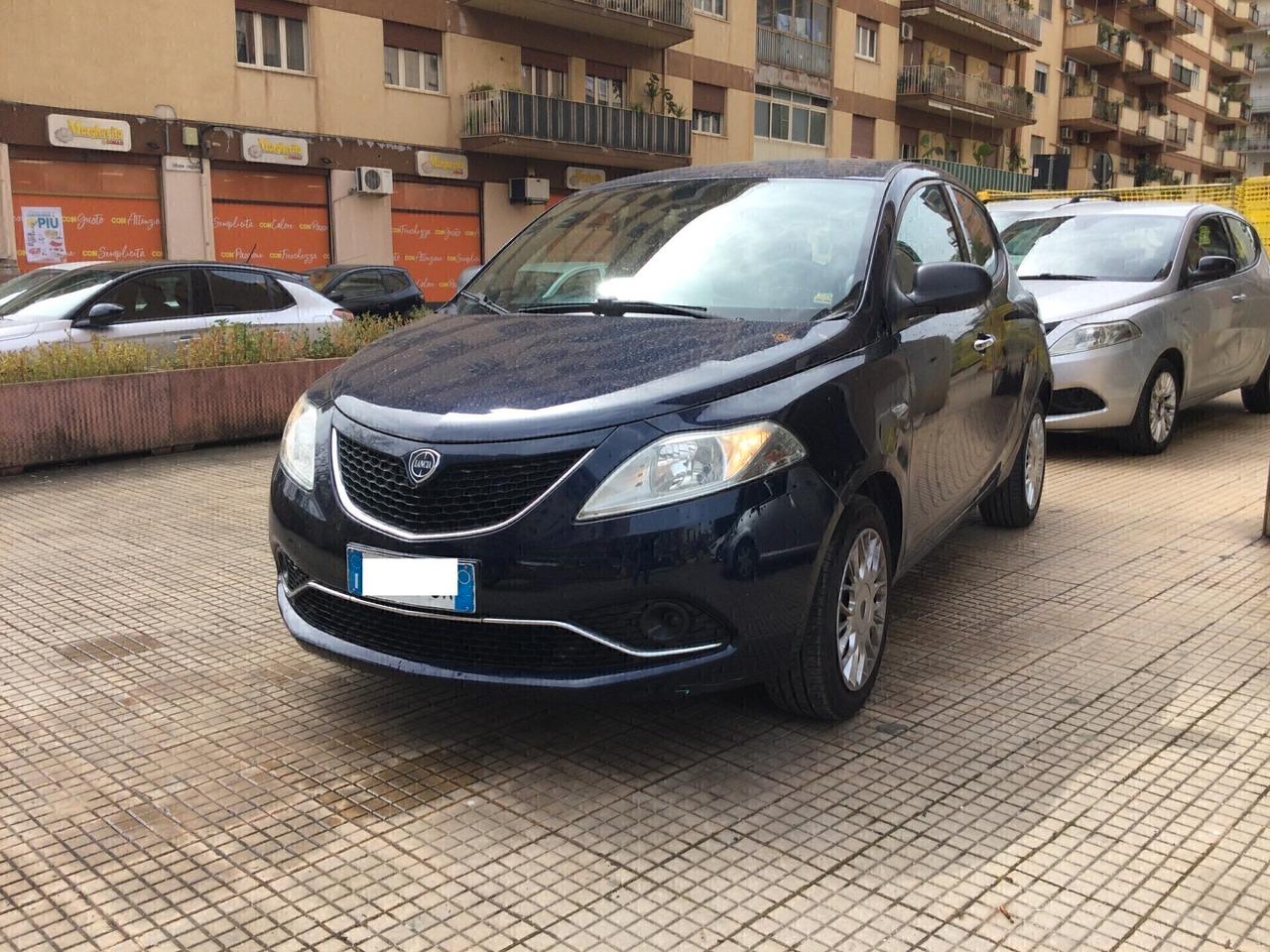 Lancia Ypsilon 1.2 69 CV 5 porte Silver
