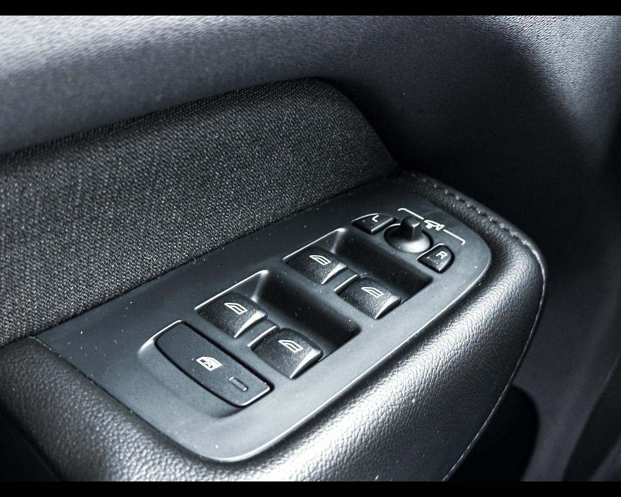 VOLVO XC60 (2017-->) - XC60 T6 Recharge Plug-in Hybrid AWD Inscrip