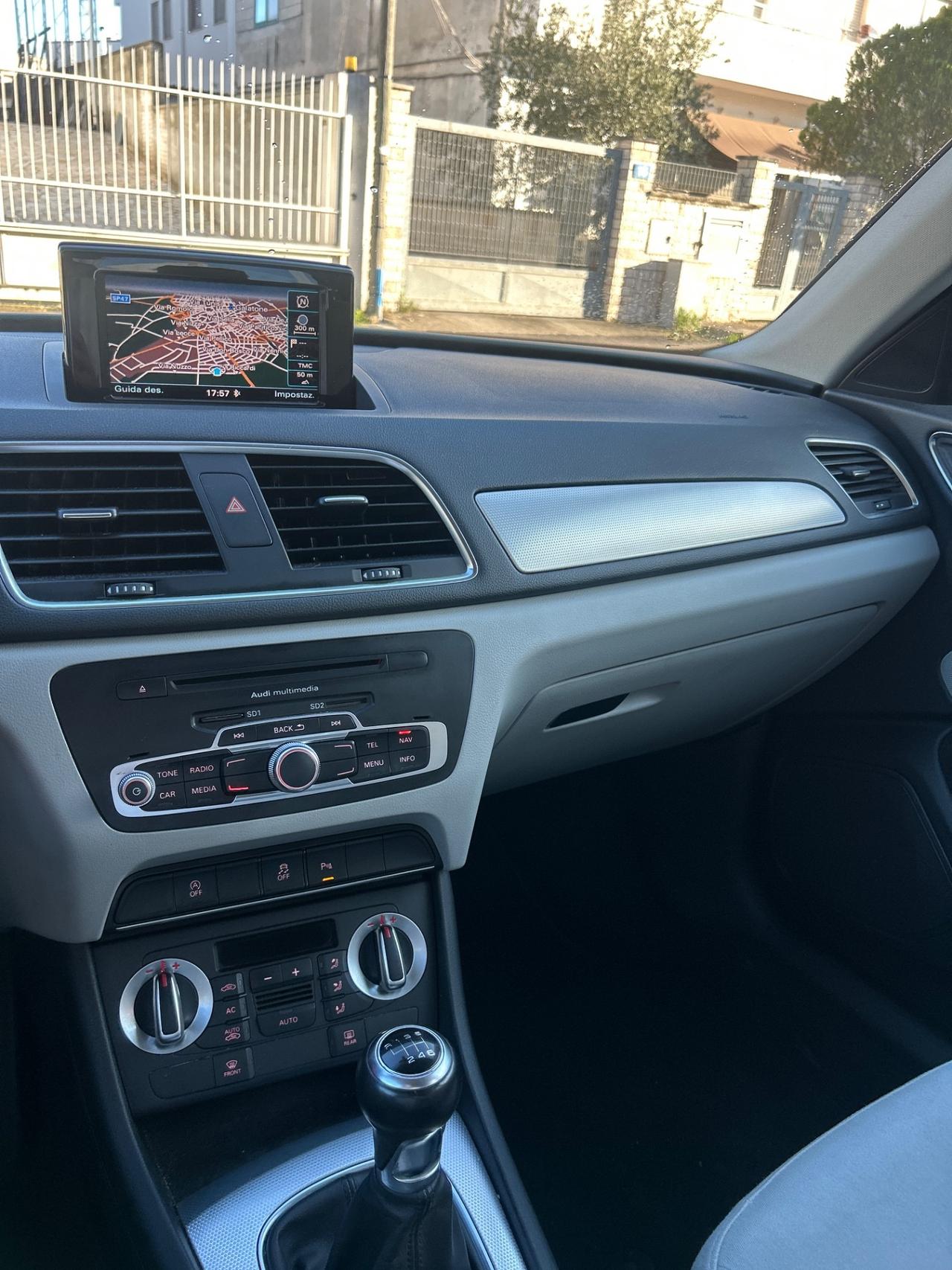 Audi Q3 2.0 TDI 140 cv-2013/LED/NAVI/18”