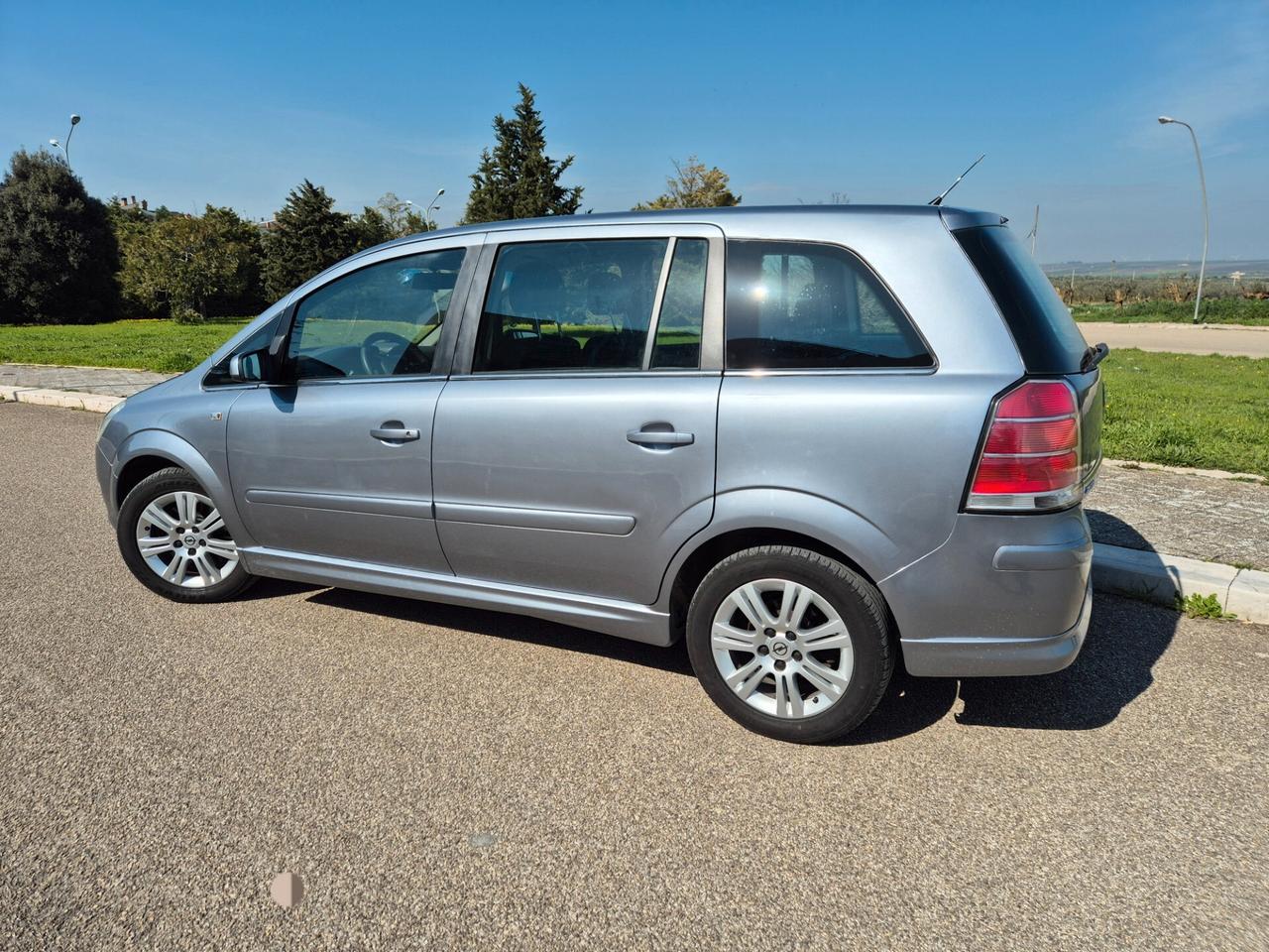 Opel Zafira 1.6 metano 7 posti 2010