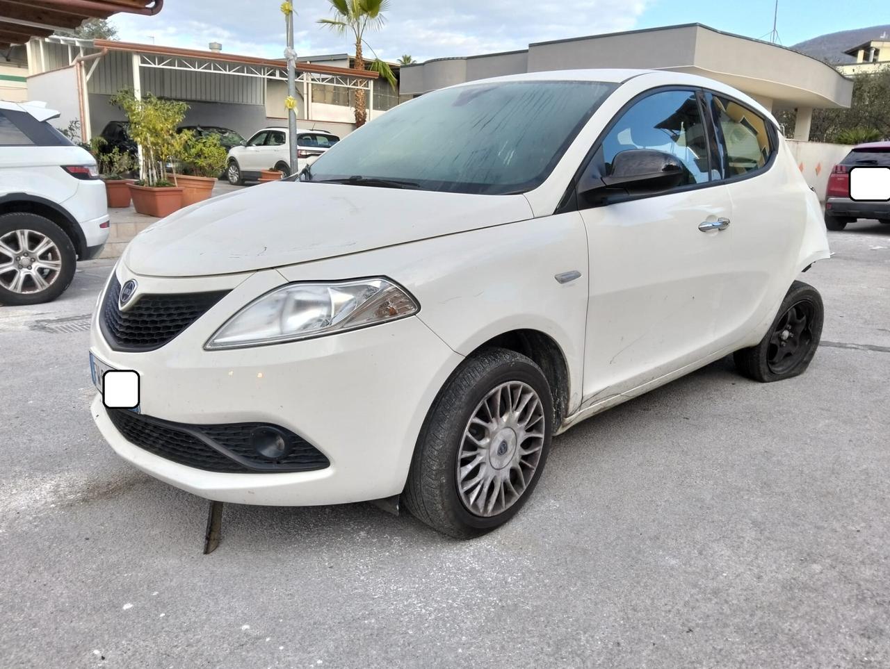 Lancia Ypsilon 1.2 69 CV 5 porte GPL 2019 SINISTRATA