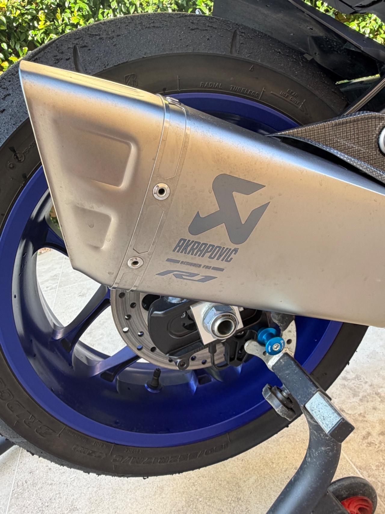 Yamaha YZF R1 Full