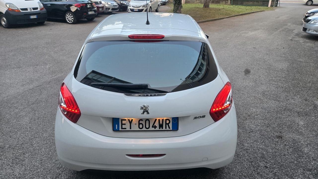 Peugeot 208 PureTech 82 5 porte Allure Neopatentati