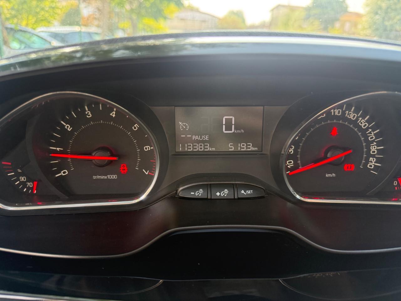 Peugeot 208 PureTech 82 5 porte Allure
