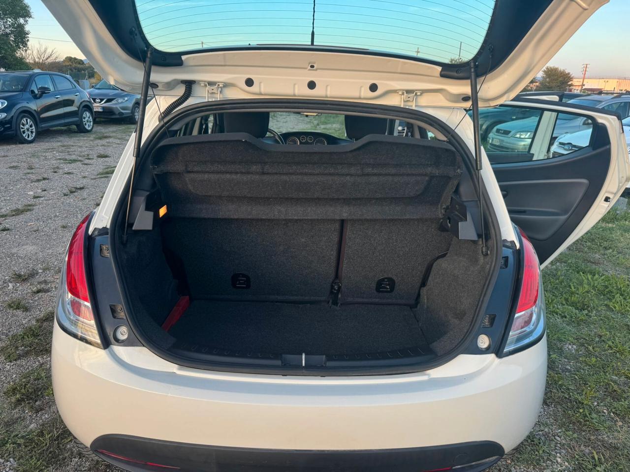 Lancia Ypsilon 1.2 SOLO 114.000 KM NEOPATENTATI