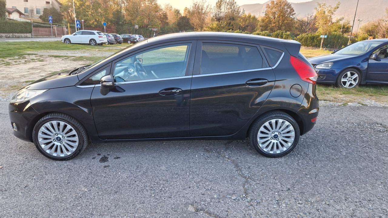 Ford Fiesta 1.4 5 porte Bz.- GPL Titanium Top neopatentati