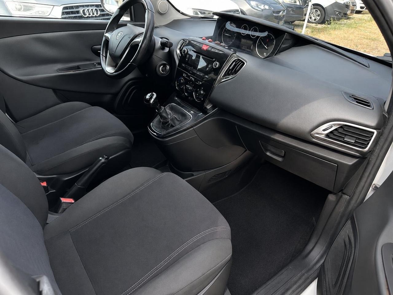 Lancia Ypsilon 1.3 MJT 16V 95 CV 5 porte S&S Silver