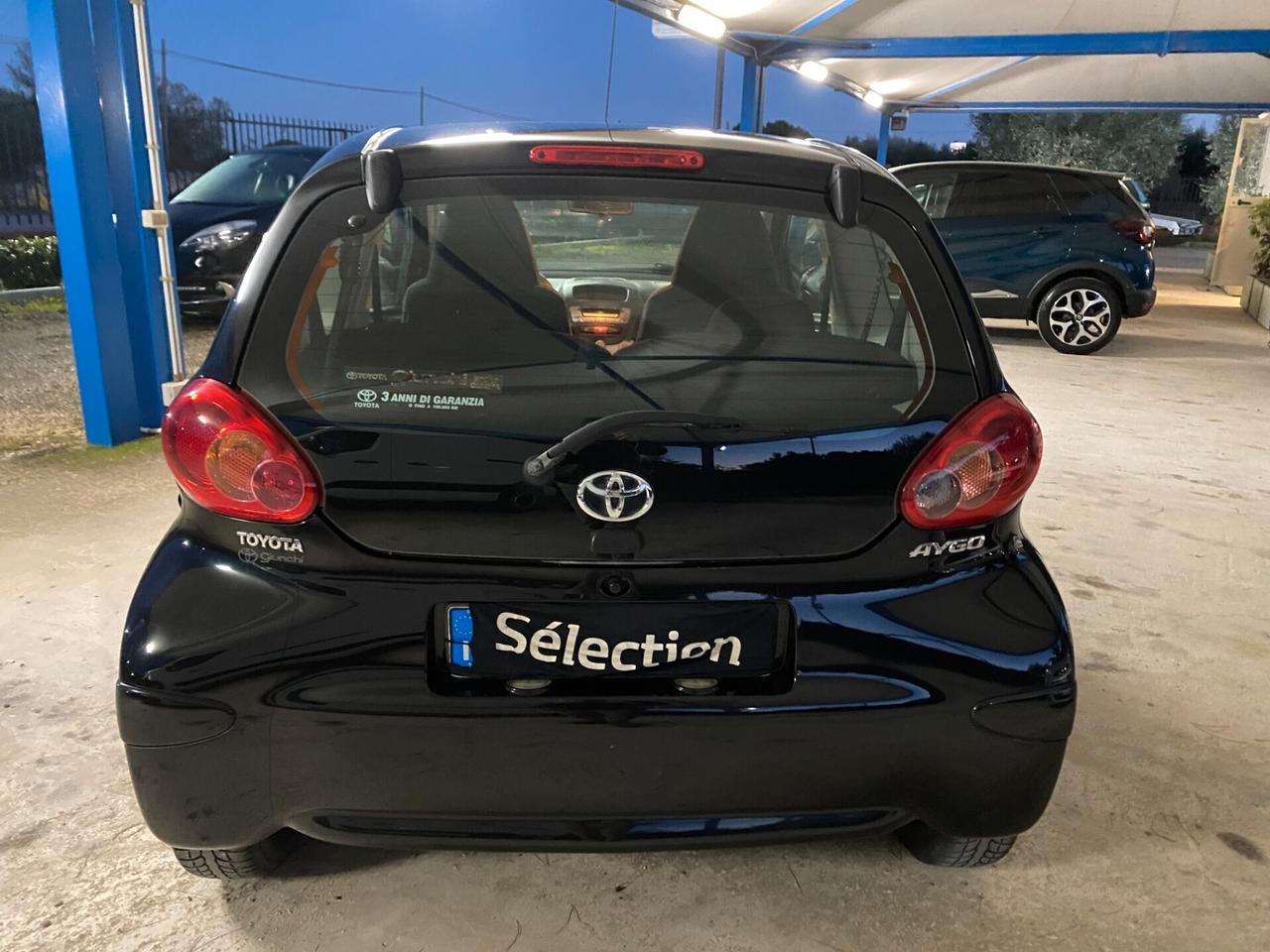 Toyota Aygo 1.4 turbodiesel 3 porte Sol--- KM CERTIFICATI--PER NEOPATENTATI