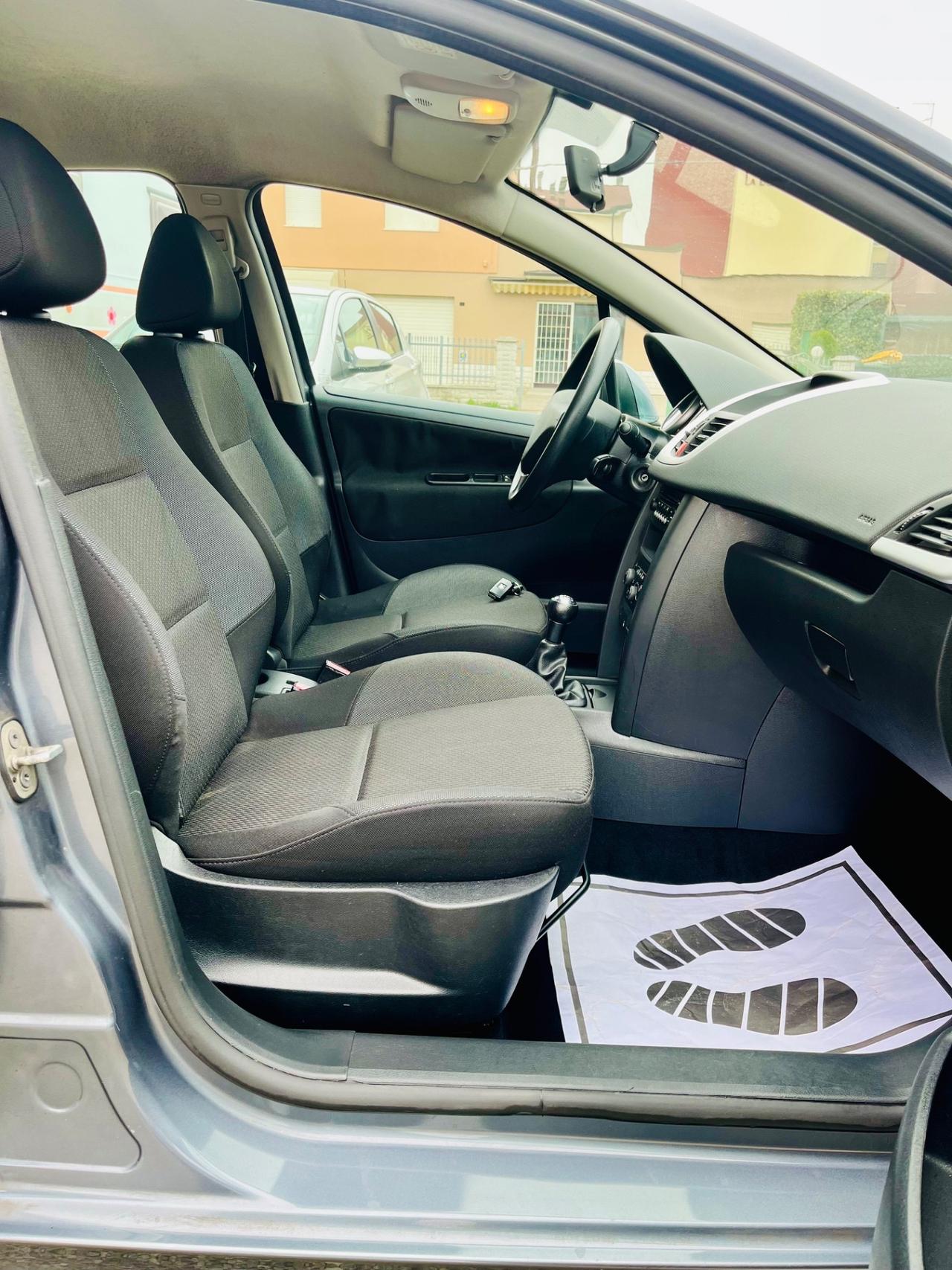 Peugeot 207 1.4 HDi 70CV 5p. Allure