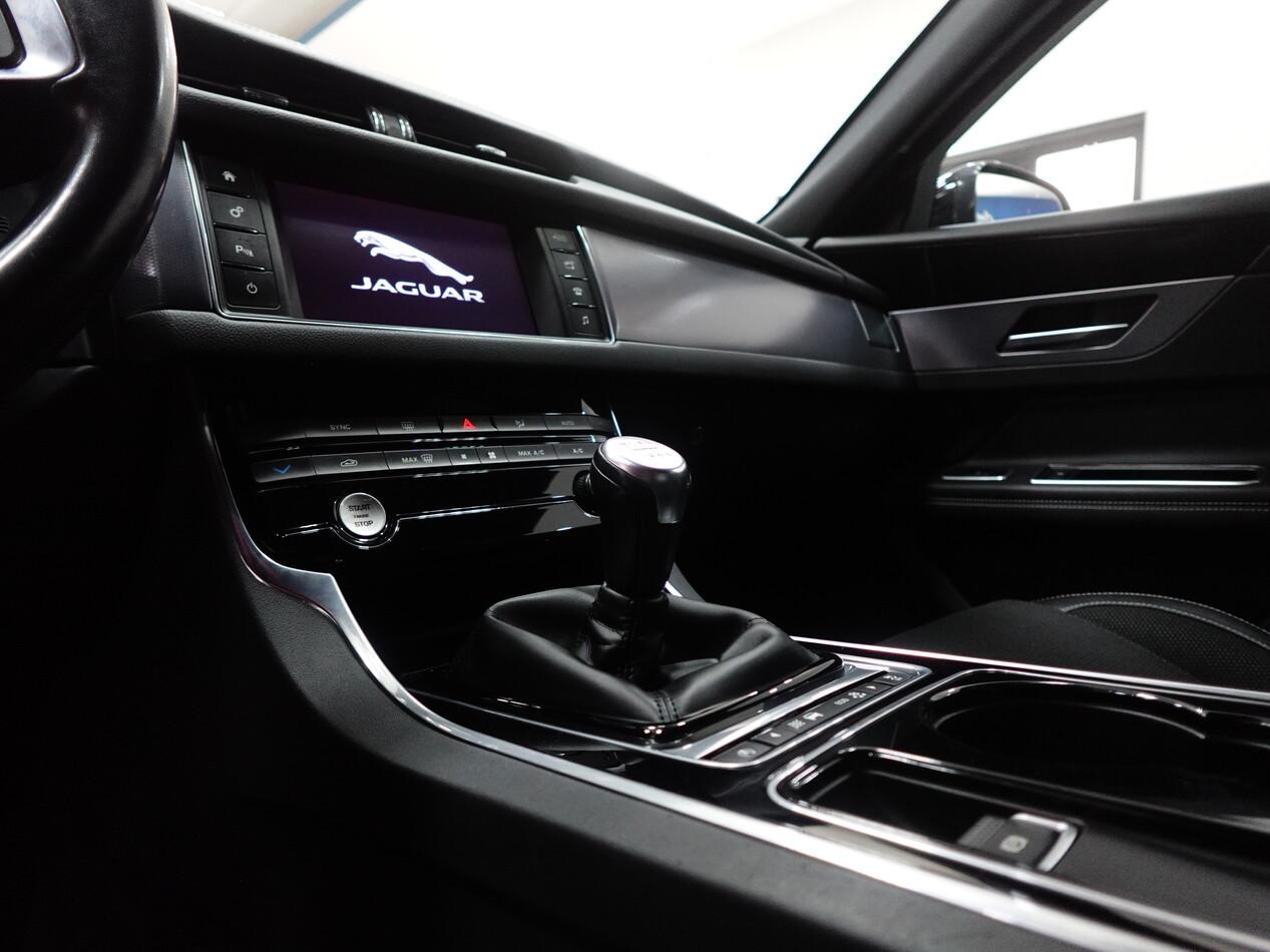 Jaguar XF 2.0d 180 CV R-SPORT