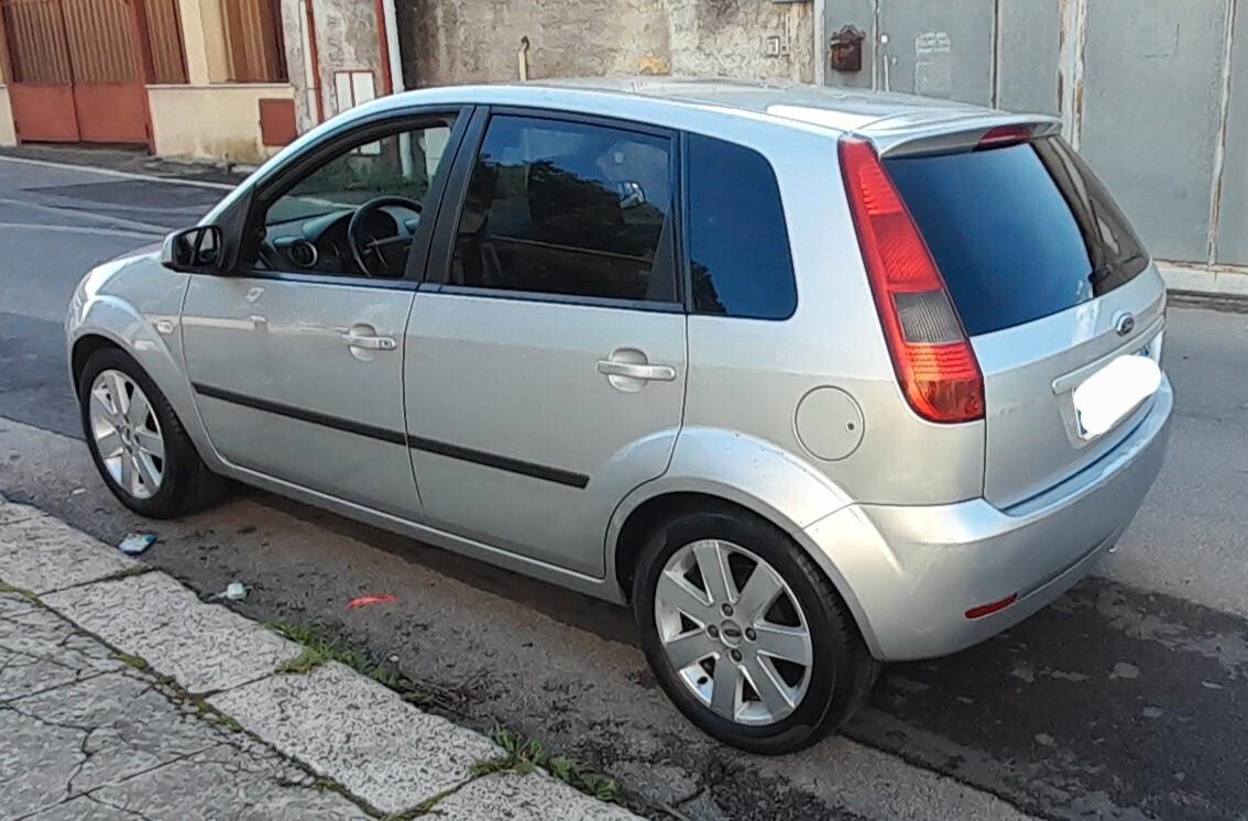 Ford Fiesta 1.4 16V 5p. Ghia