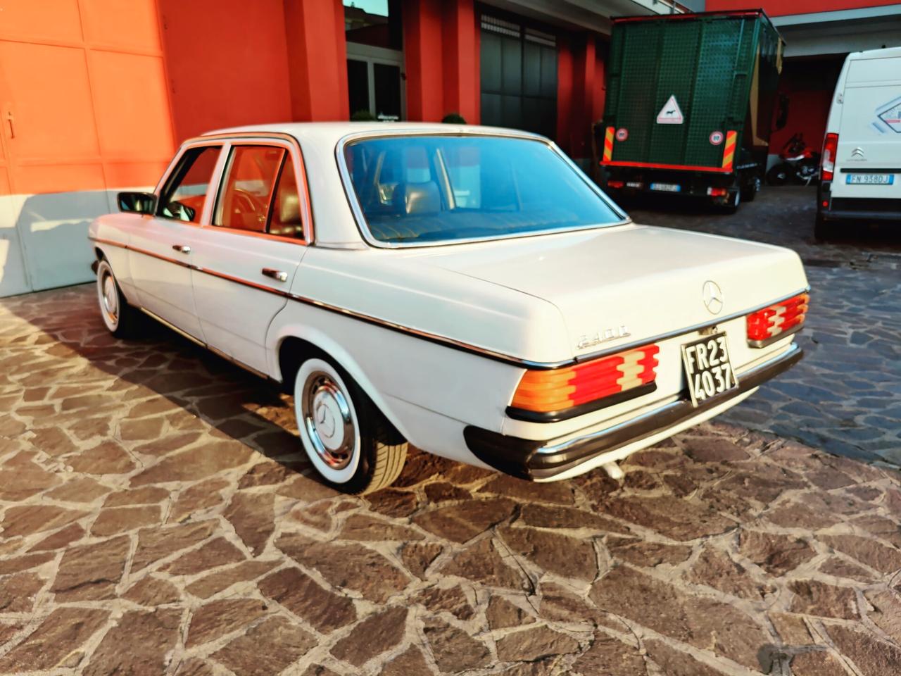 Mercedes-benz 240 D