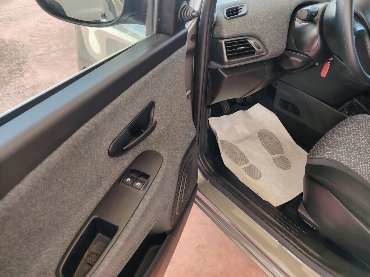 Lancia Ypsilon 1.0 FireFly Hybrid 9.000 km 2023