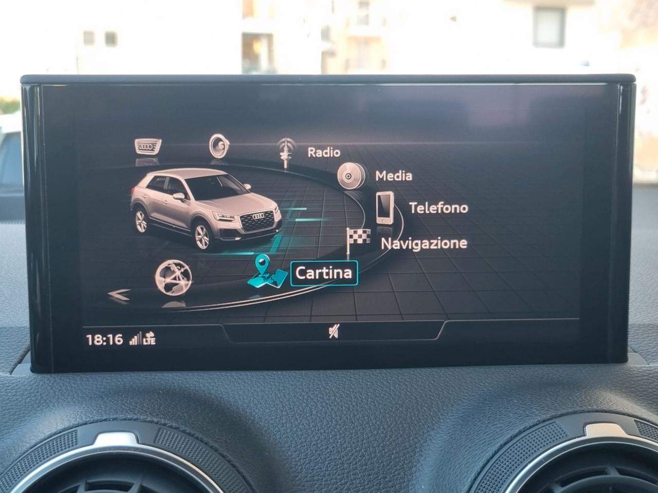 Audi Q2 30 TFSI Business