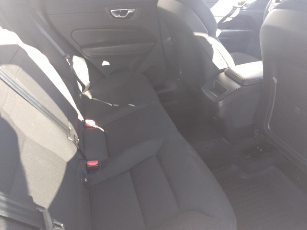 Volvo XC60 2.0 B4 Momentum AWD Auto
