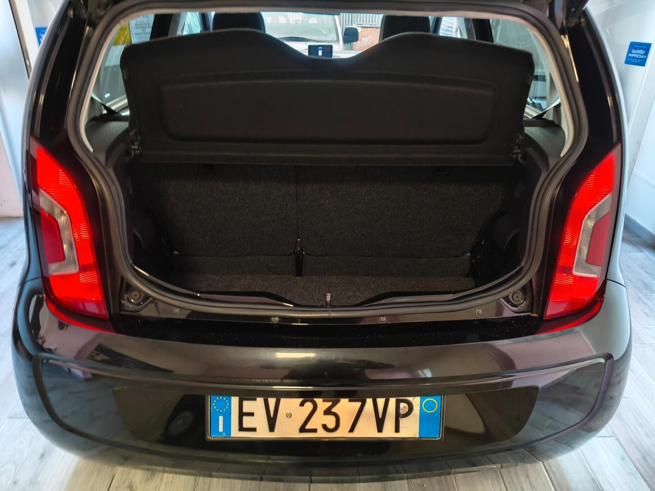 VOLKSWAGEN UP 1000 A METANO FULL OPTIONAL