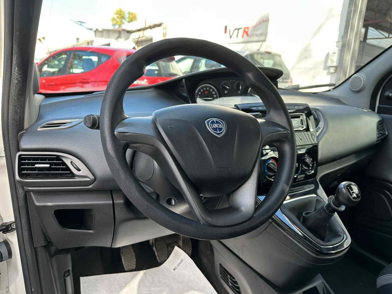 Lancia Ypsilon 1.2 69 CV 5 porte Gold