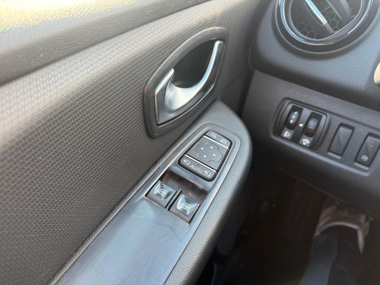 Renault Clio dCi 8V 90 CV 5 porte Moschino Life