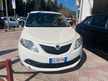 Lancia Ypsilon 1.0 FireFly 5 porte S&S Hybrid Ecochic Silver