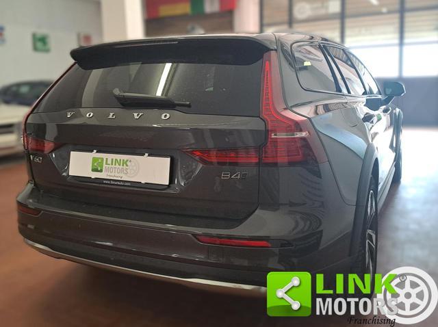VOLVO V60 Cross Country 2.0 B4 D 211H 195 MHEV HYBRID PLUS AWD AUTOMATICA