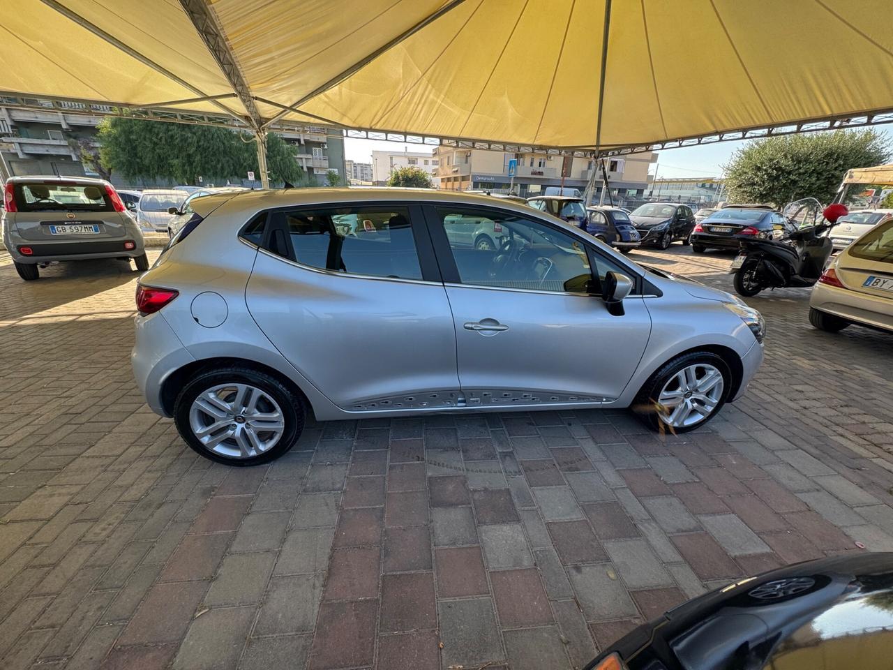 Renault Clio 1.2 75CV 5 porte Intens