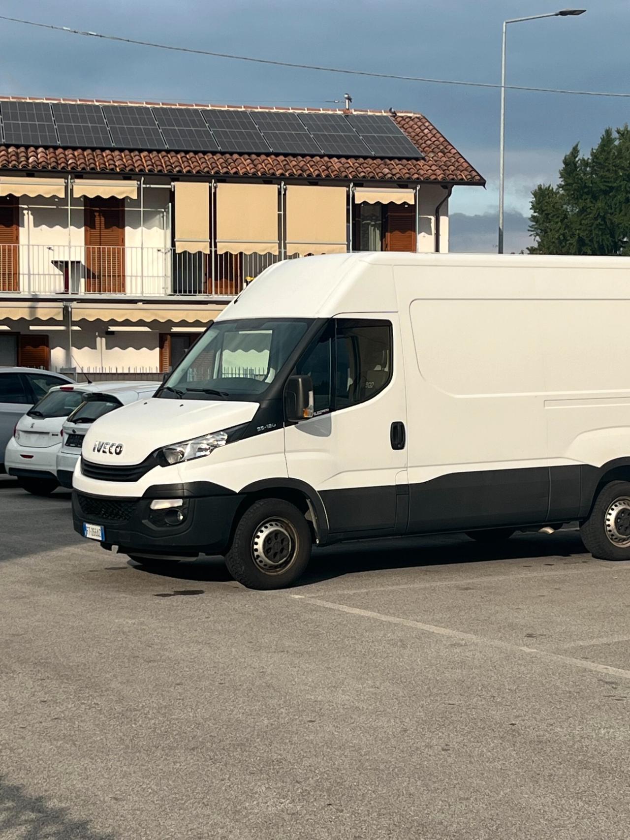 Iveco Daily 2.3 Diesel HKa 35 S V Radstand