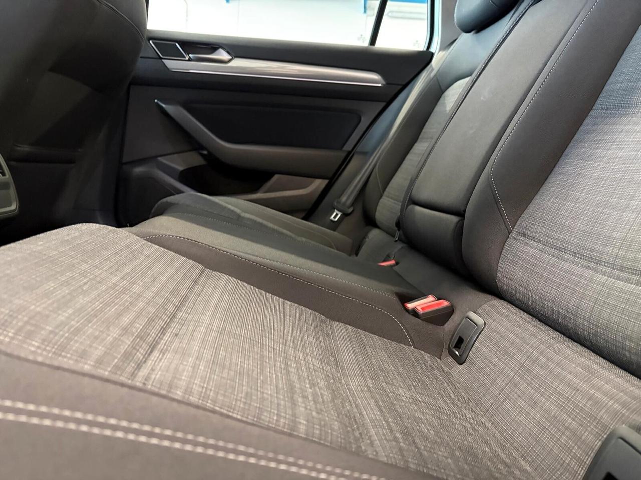 Volkswagen Passat Variant BUSINESS 2.0 TDI SCR EVO 6mt