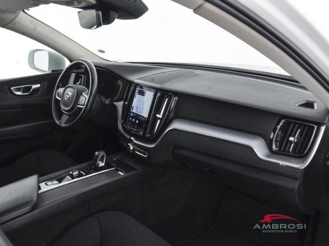 VOLVO XC60 2.0 b4 Momentum Pro auto - PER OPERATORI DEL SETTO